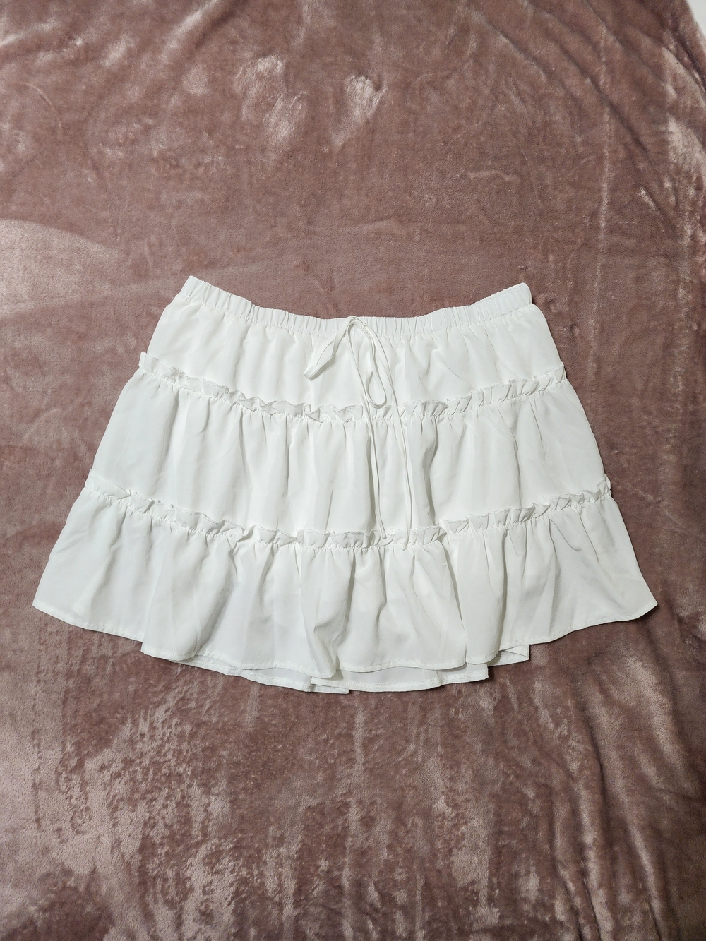 Women’s White Tiered Ruffle Flowy Skort